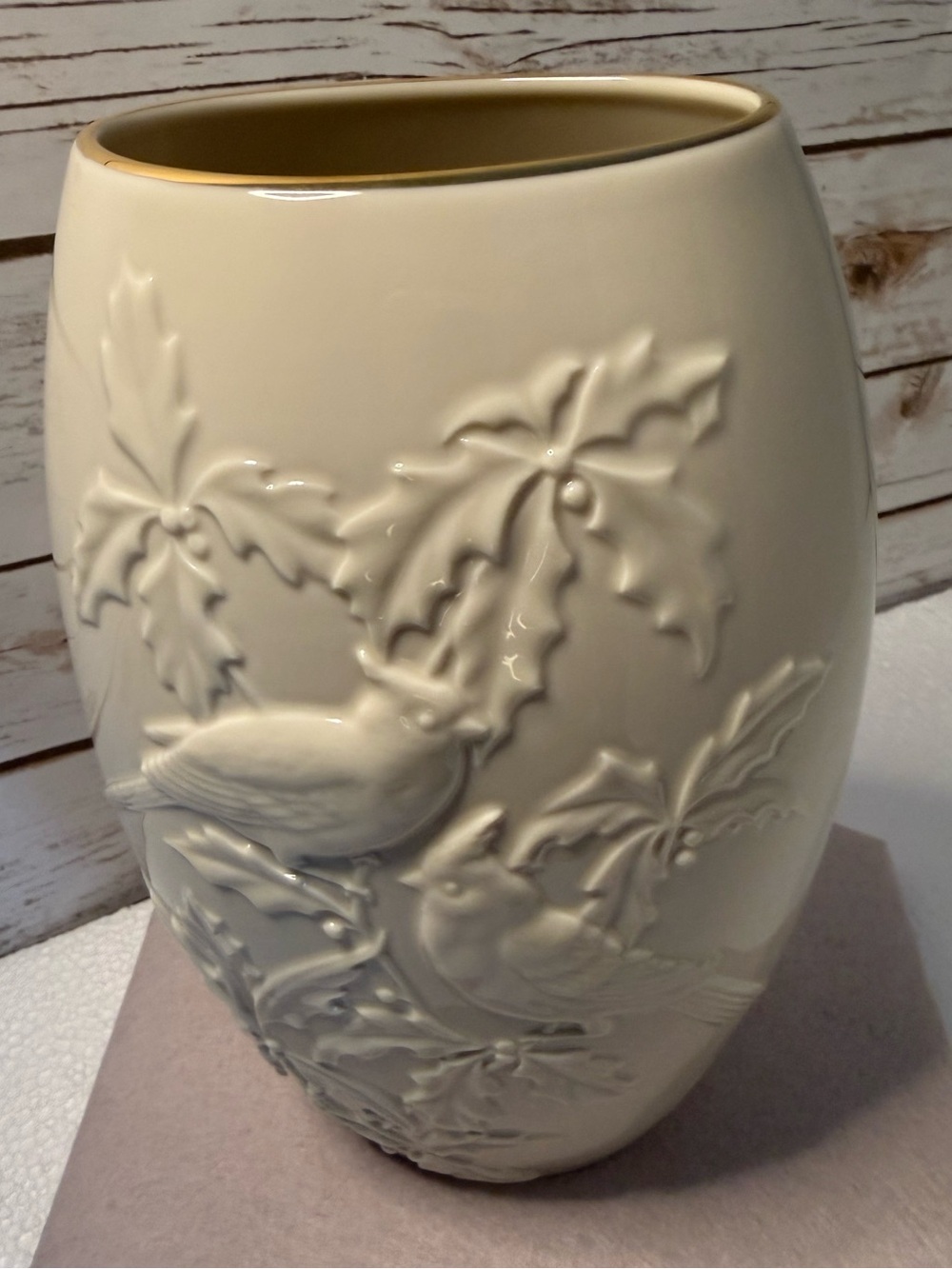 Lenox Legacy Edition Winter Seasonal
Vase Cardinals & Holly Limited Edition COA